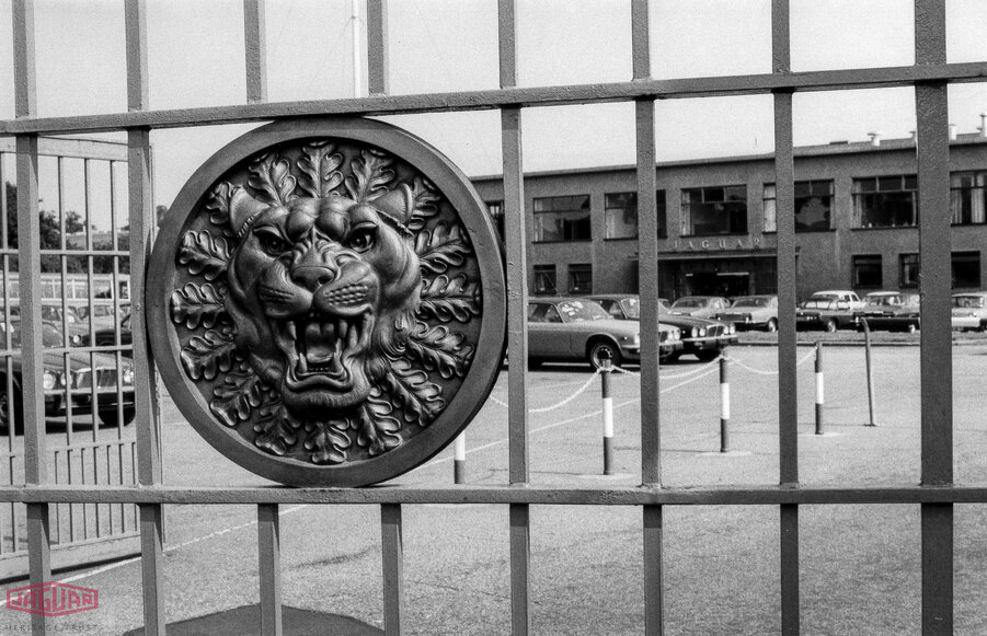 1975 Browns Lane Gates